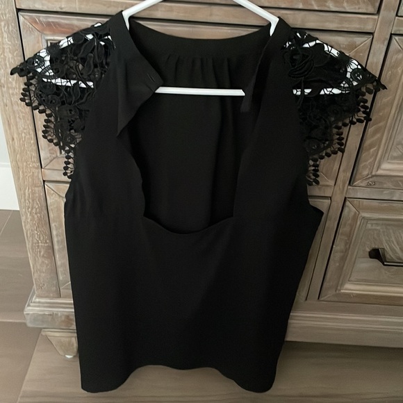 Black Express Sleeveless Blouse - Picture 3 of 4